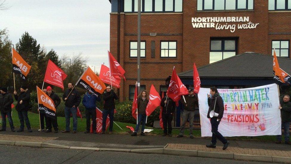 Water workers rally