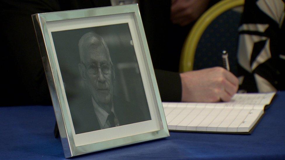 A Book of Condolence for Seamus Mallon has opened in Belfast City Hall