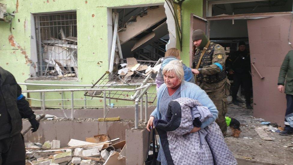 Air strike on Mariupol