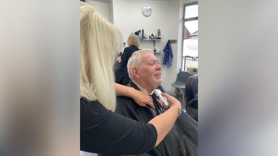 Martyn Sloman getting his beard shaved