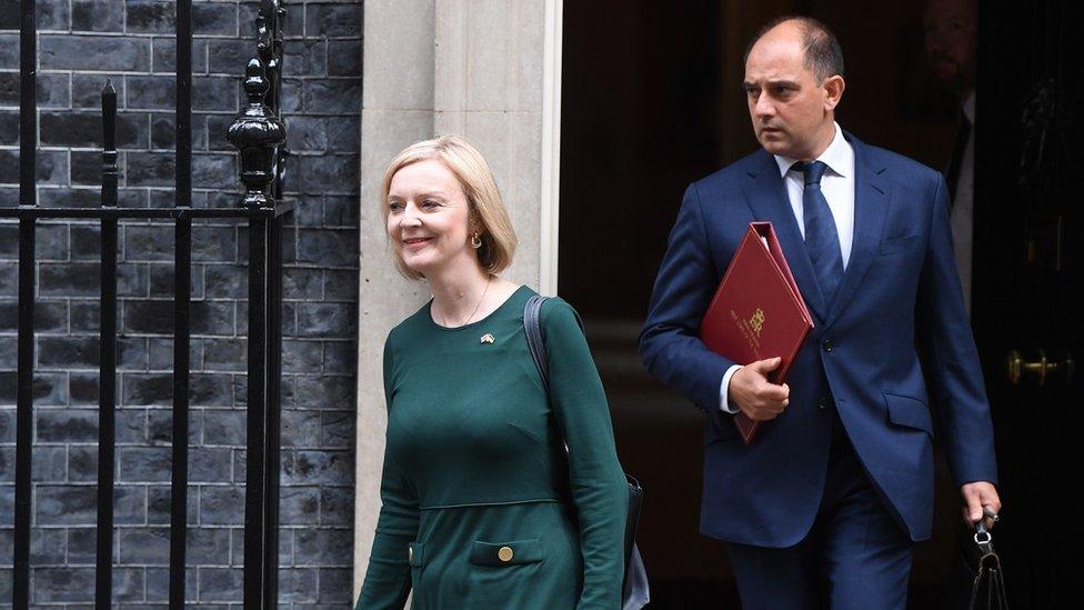 liz-truss-downing-street.