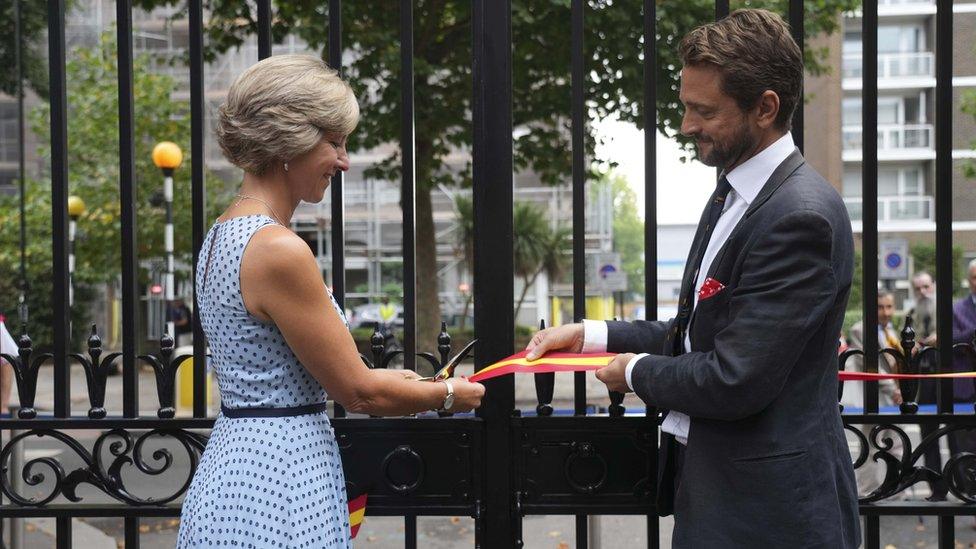 Clare Connor and Ben Heyhoe Flint officially unveil the gate