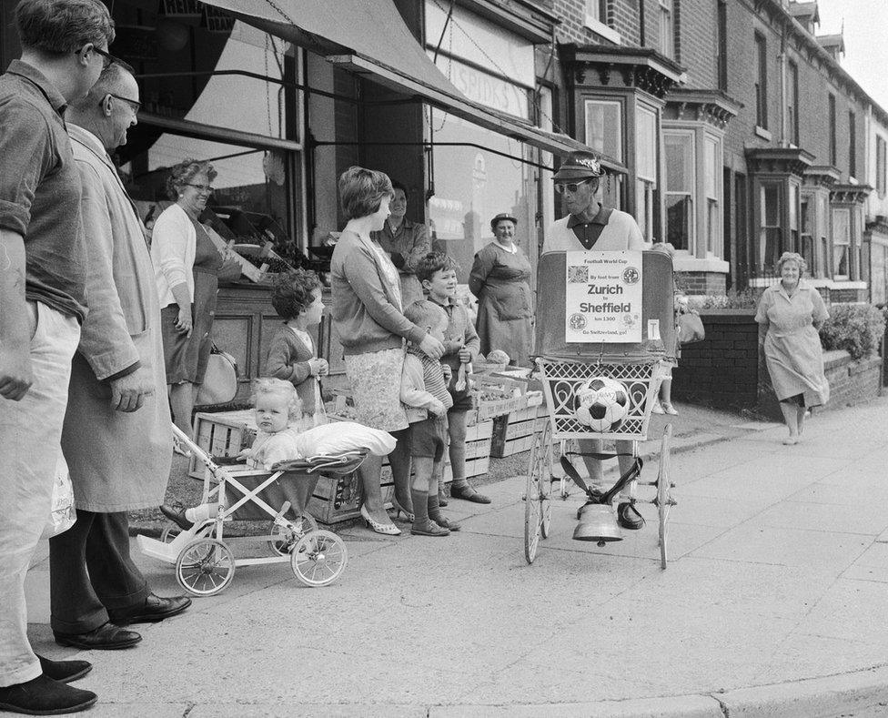 Swiss window cleaner Emil Holliger, who has walked 810 miles from his home town of Zurich to Sheffield to see his national football team play in the World Cup, 13 July 1966. (Photo by Central Press/Hulton Archive/Getty Images)