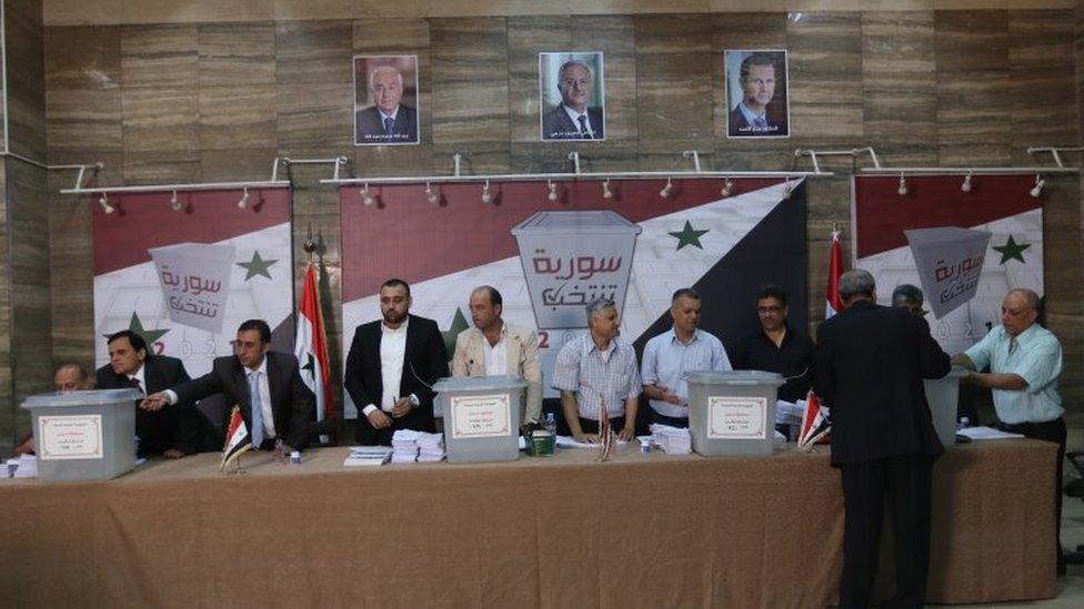 Electoral officials open a polling station in Damascus, Syria (26 May 2021)