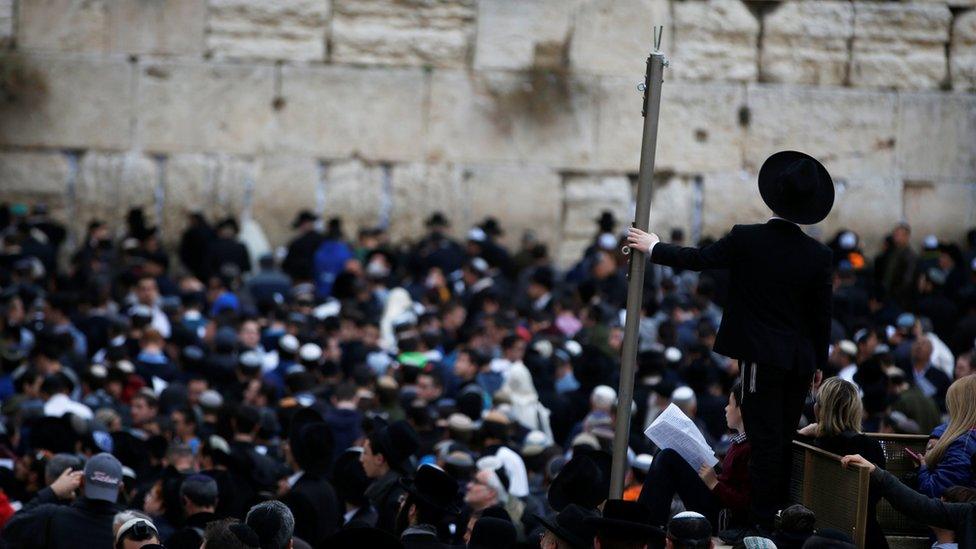 A crowd of religious Jews attend a special prayer for rain at the Western Wall in Jerusalem"s Old City, December 28, 2017