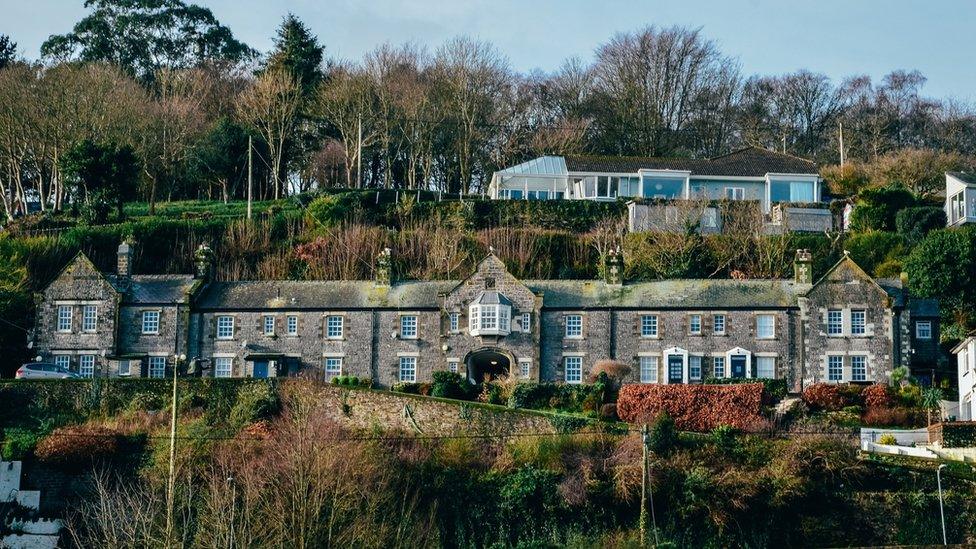 Coastguard Flats in Looe