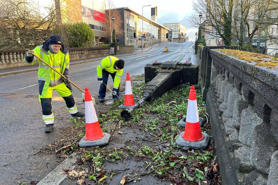 A stone pillar was knocked onto pavement by a falling tree in Dunfermline, Fife