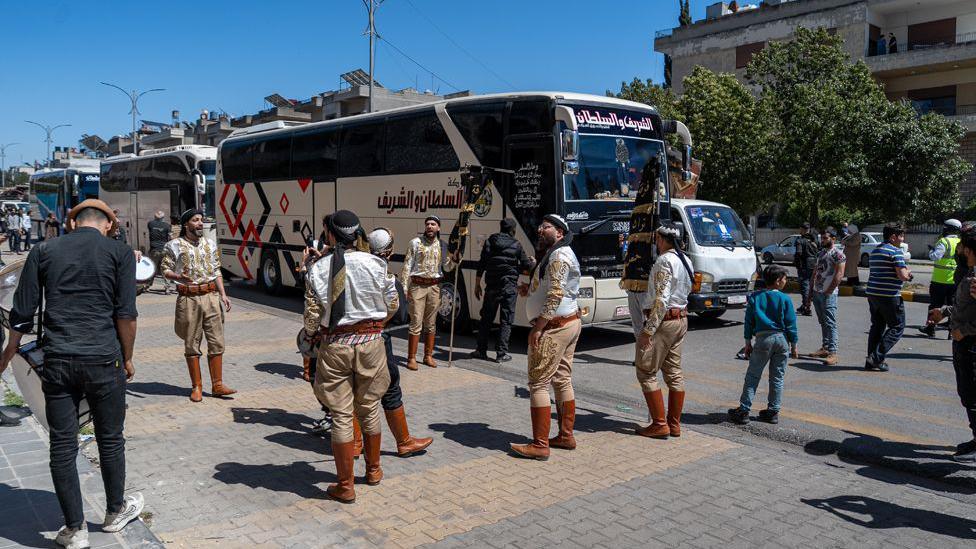 Convoy bus