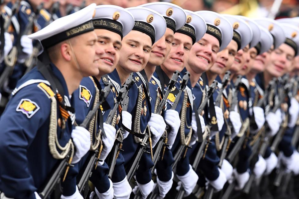 Russian sailors in Moscow, 9 May 17