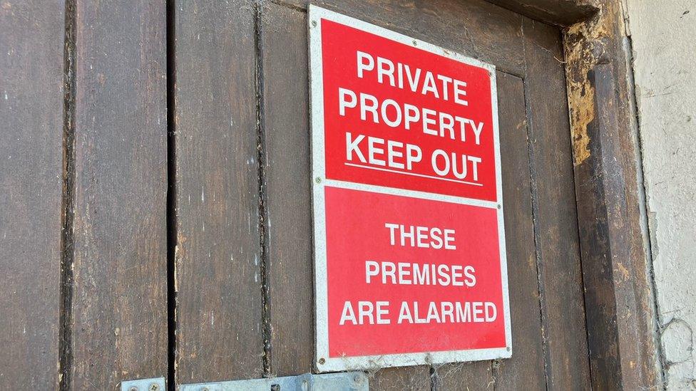 "Private property keep out" sign