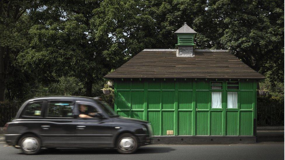 Pont Street shelter