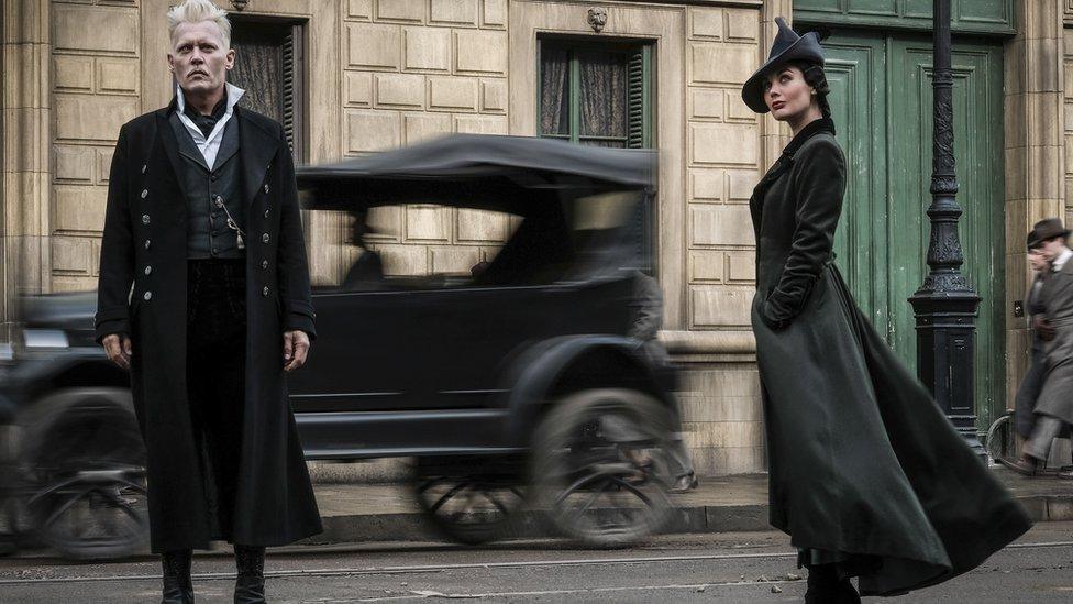 Johnny Depp and Poppy Corby-Tuech in Fantastic Beasts: The Crimes of Grindelwald