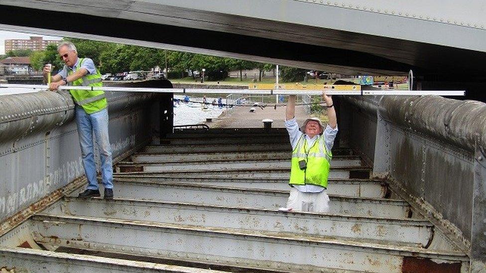 Volunteers on bridge