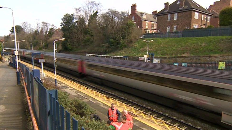 Train going through Belper station