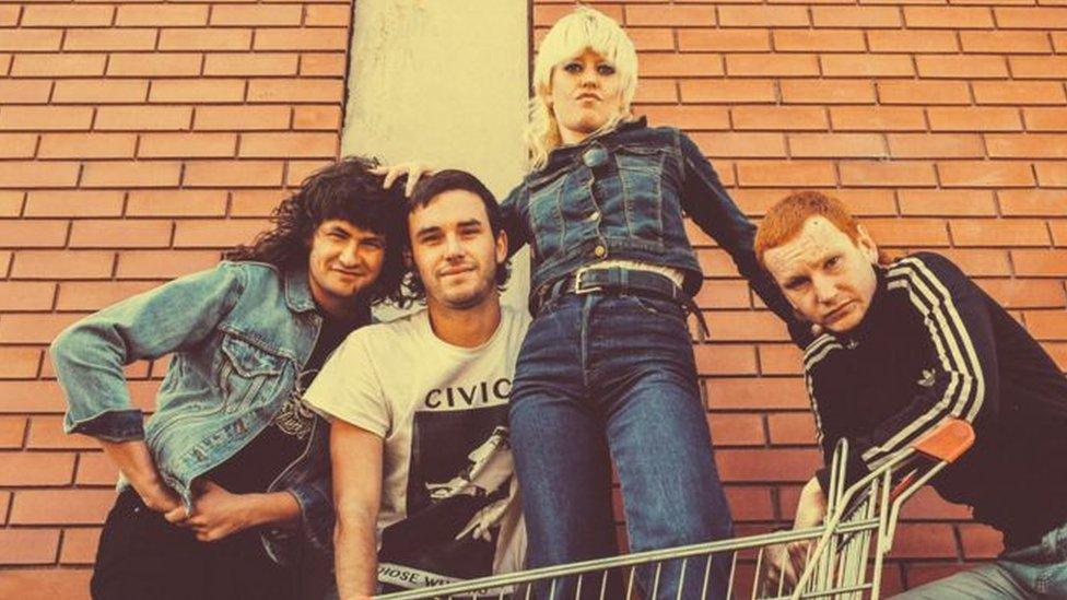 Amyl and the Sniffers