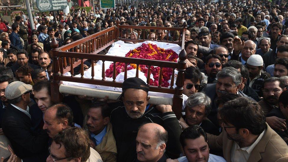 Pakistani mourners carry the coffin of lawyer and rights advocate Asma Jahangir