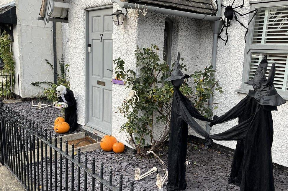 Halloween decorations in West Hallam