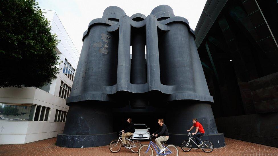 The Binoculars Building in Los Angeles, a collaboration between Claes Oldenburg and Frank Gehry