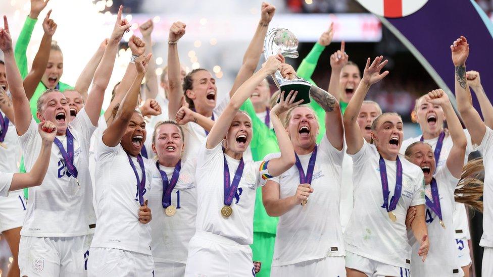 The England squad lifts the trophy after beating Germany in the Euro 2022 final