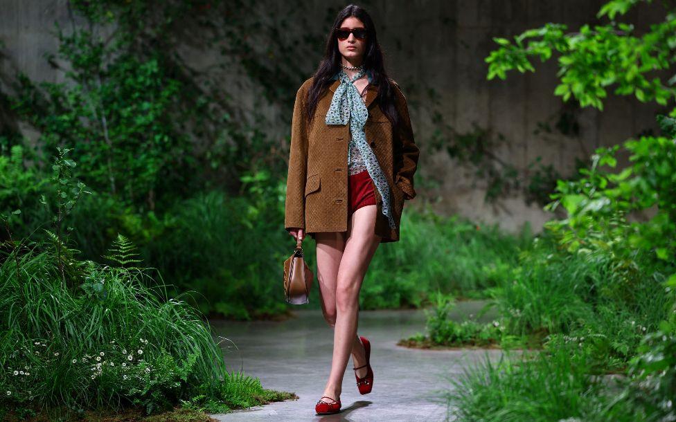 A model presents creations by Gucci at a fashion show in the Turbine Hall at Tate Modern, in London, Britain May 13, 2024. 