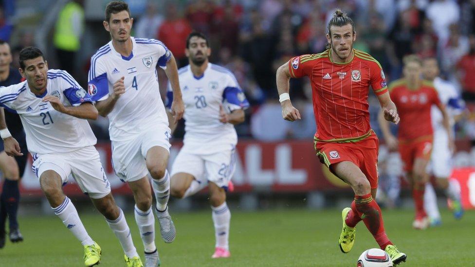 Gareth Bale runs with the ball