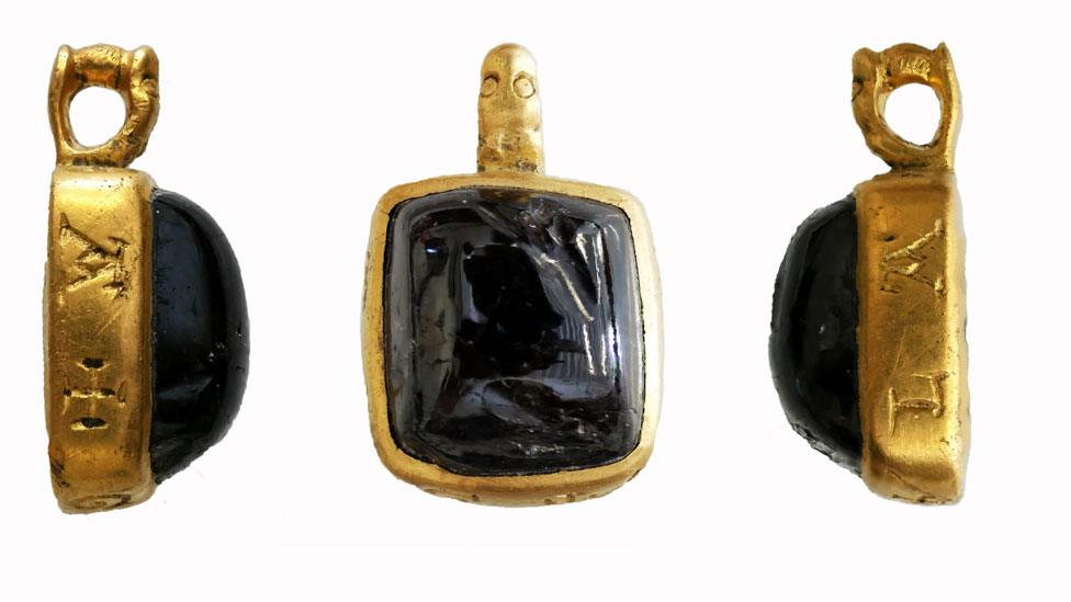 Late 12th to early 13th Century gold and gem pendant