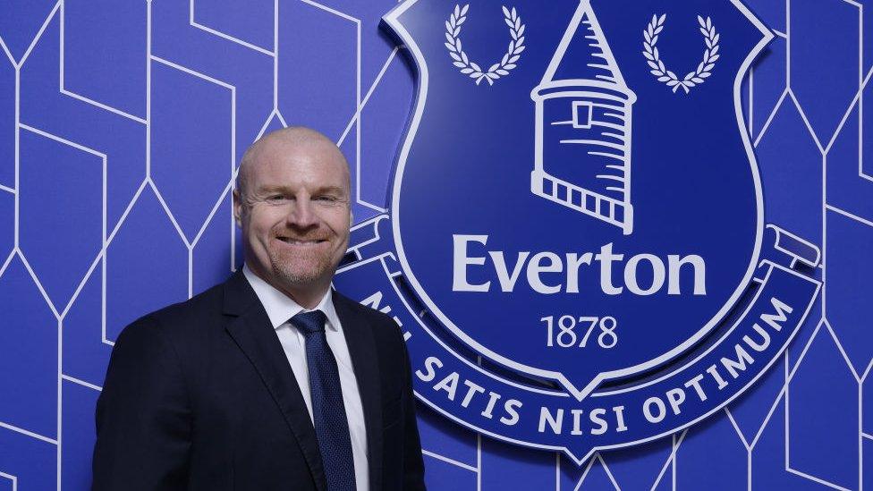 Sean Dyche next to everton club logo