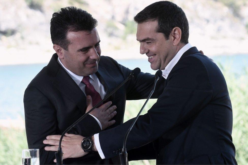 Greek Prime Minister Alexis Tsipras (right) and Macedonian Prime Minister Zoran Zaev on 17 June 2018