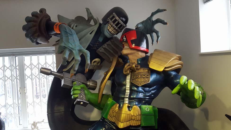 Judge Dredd fighting Death