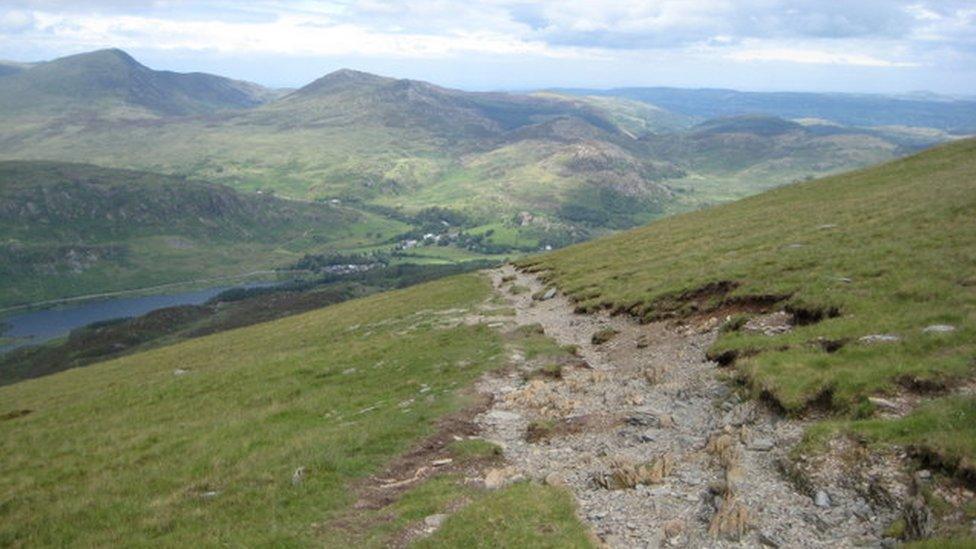 The path off Moel Siabod down to Capel Curig gives marvellous views across the southern end of the Carneddau