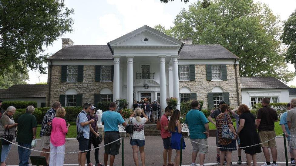 Graceland mansion