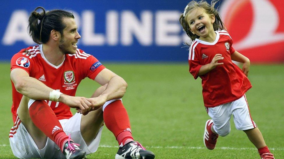 Gareth Bale enjoys playing with his daughter Alba Violet
