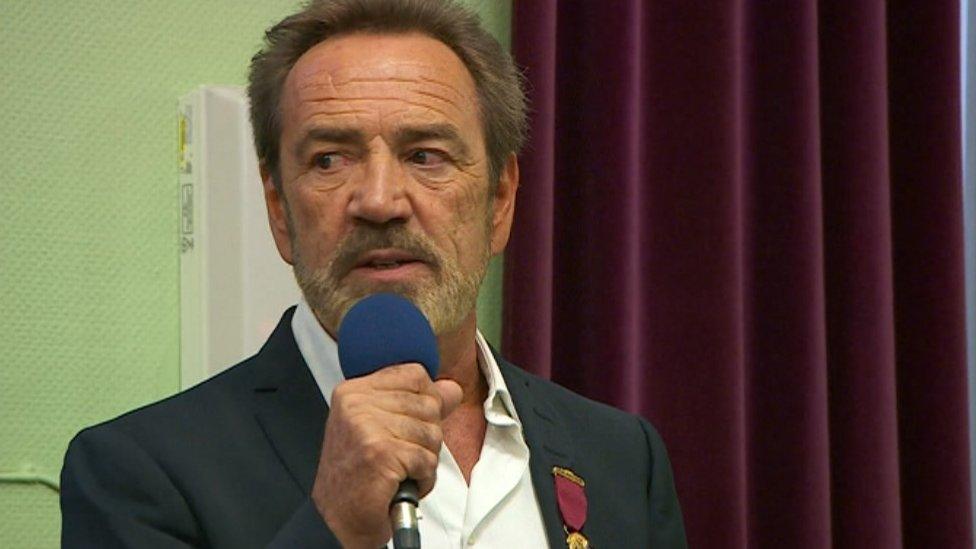 Robert Lindsay