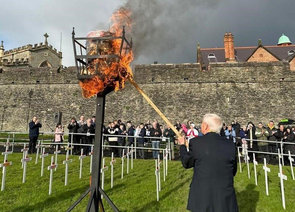 Beacon lit in The Fountain, Derry