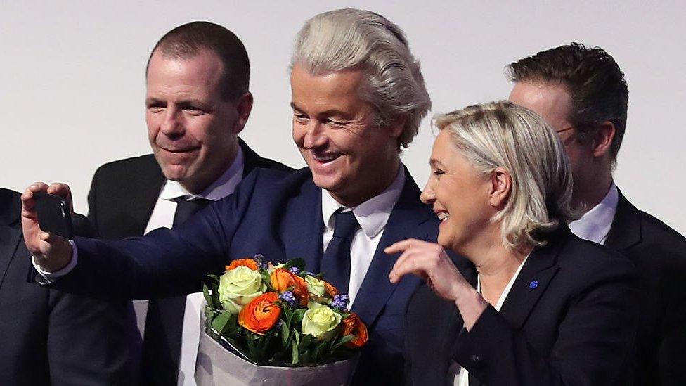 Geert Wilders (c) and Marine Le Pen take a selfie