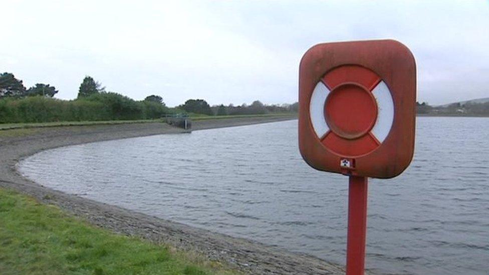 Buoyancy aid at reservoir