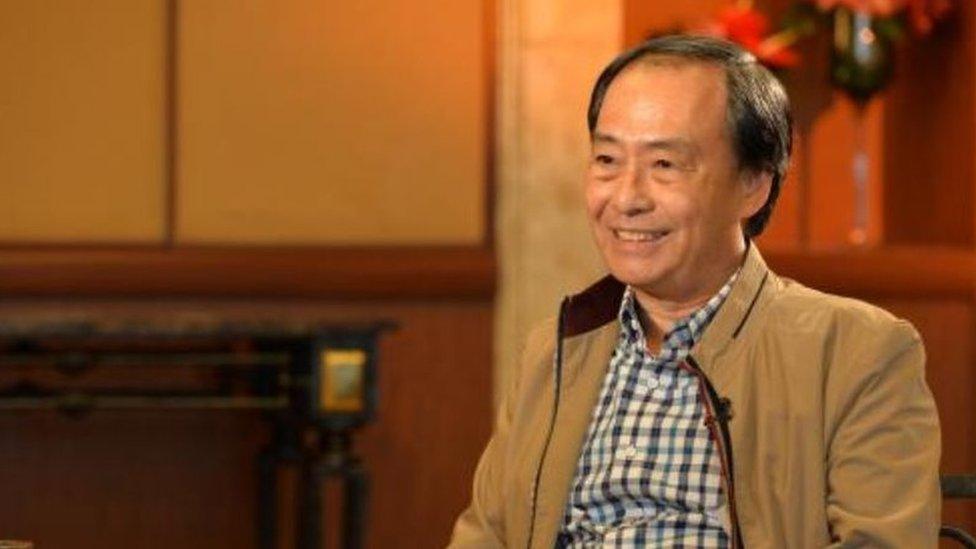 Screengrab of image of Lee Bo in 29 February 2016 television interview with Phoenix TV, as posted on Phoenix TV's website