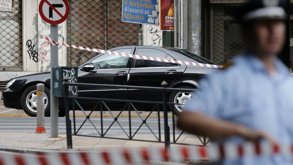 The car in which Lucas Papademos was travelling is guarded by police. Athens 25 May 2017