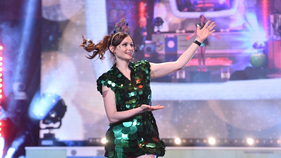 Sophie Ellis-Bextor dancing