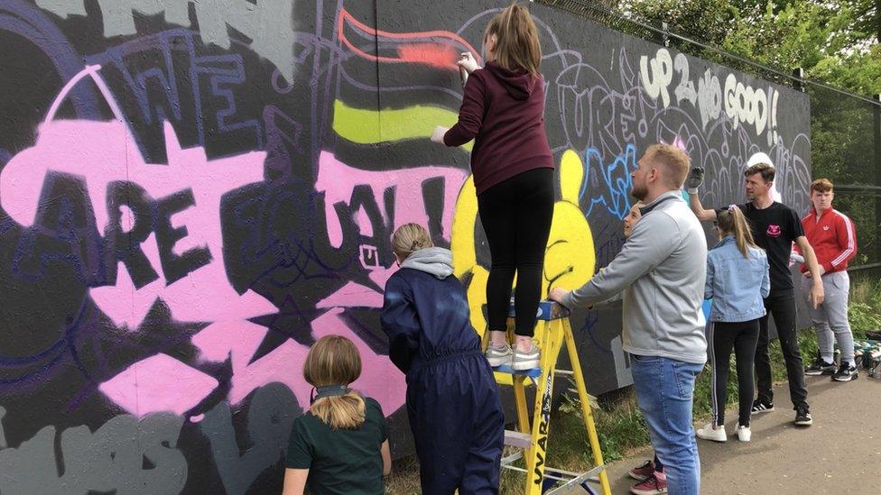 UV arts and youngsters spray painting