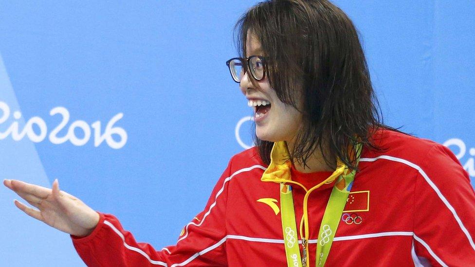 Fu Yuanhui on the medal podium in Rio (8 Aug 2016)