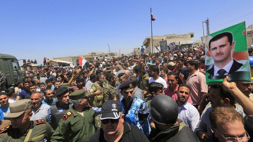 Syrian government forces enter the town of Rastan after the evacuation of rebel fighters (16 May 2018)