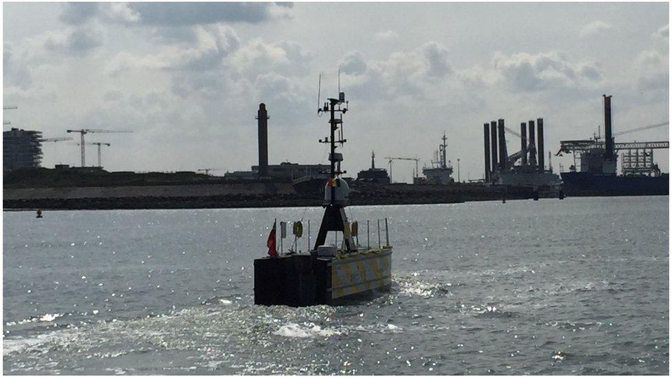 The boat arrives in Oostende with the box of oysters