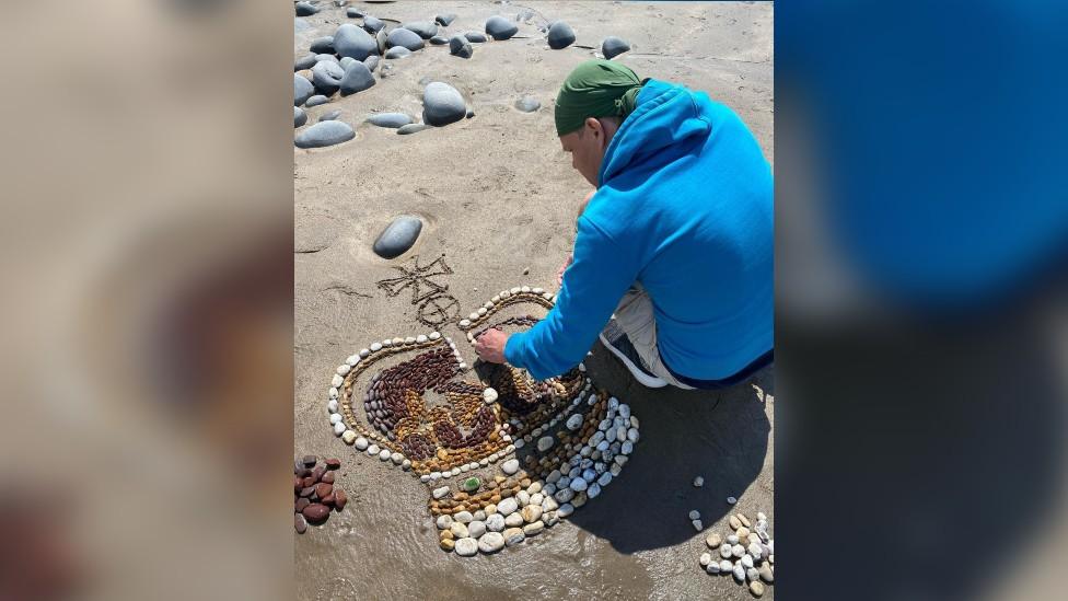 A photo of the pebble crown being created