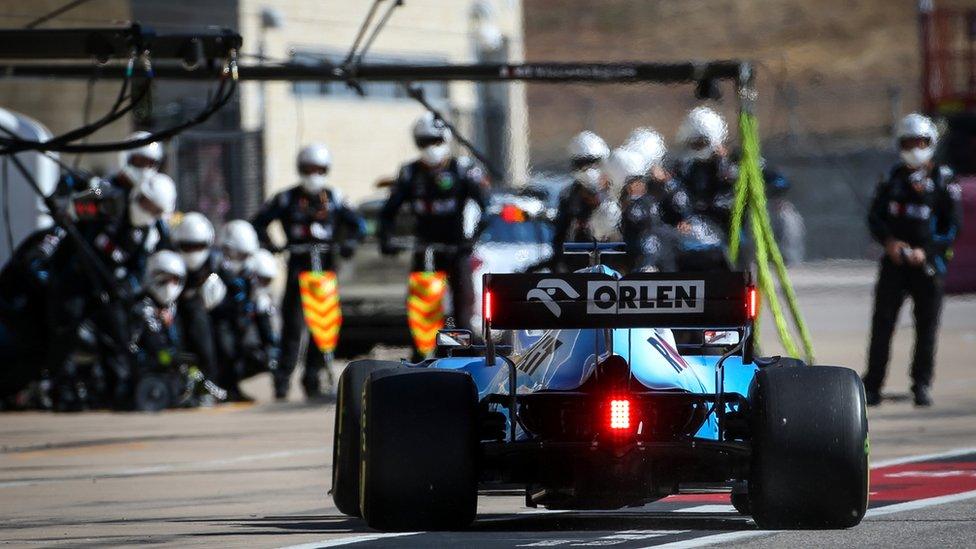 F1 car coming into the pits