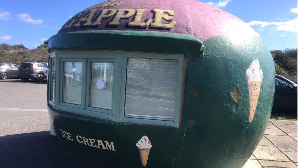 The Big Apple kiosk, Swansea