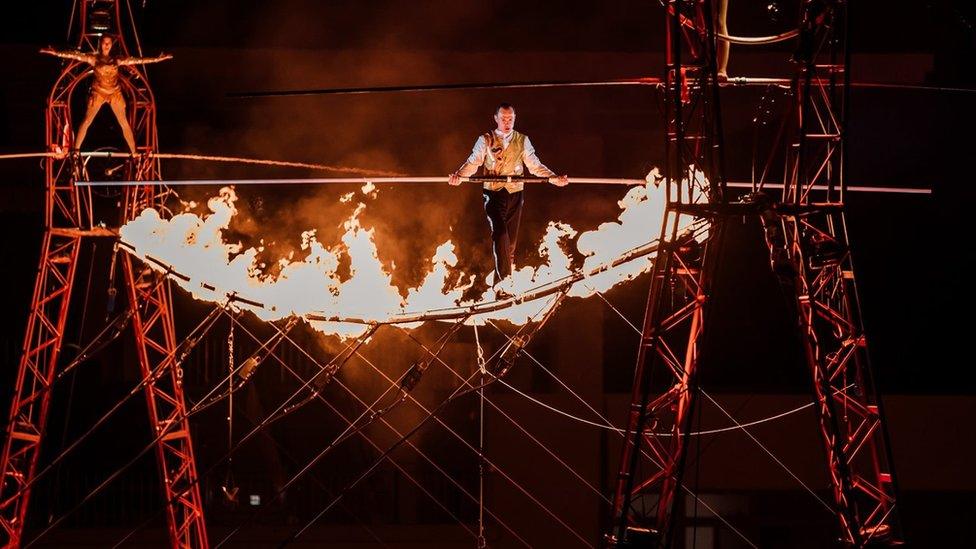 Cirque Bijou performers