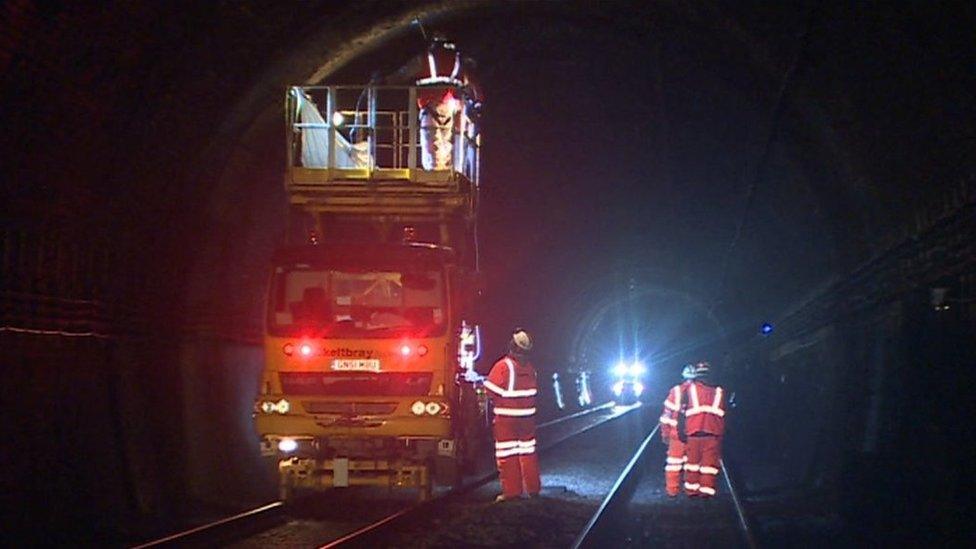 Tunnel roof