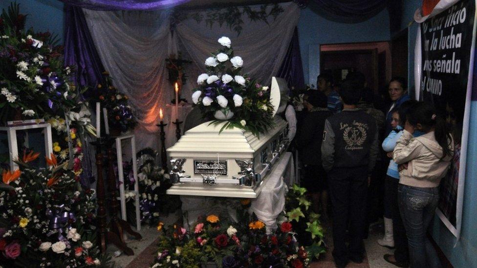 Relatives and friends mourn around the coffin of late Honduran activist Berta Caceres in La Esperanza, Honduras, 04 March 2016