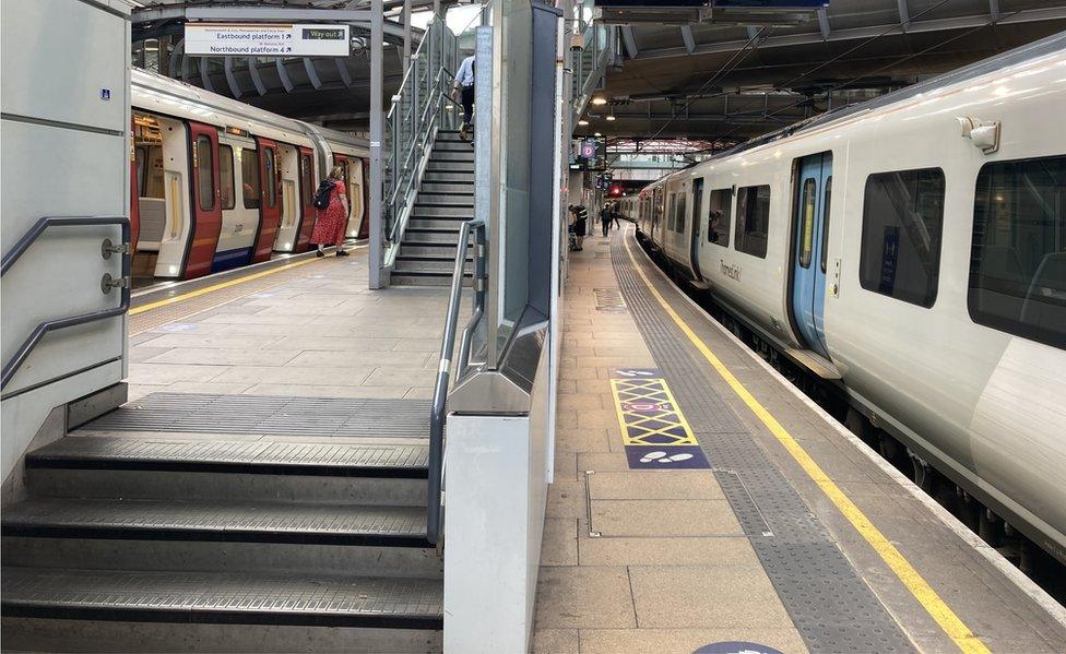 Farringdon station